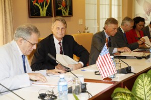 La delegación estadounidense estuvo encabezada por el subsecretario adjunto para los Asuntos del Hemisferio Occidental del Departamento de Estado Edward Alex Lee Foto Cubaminrex